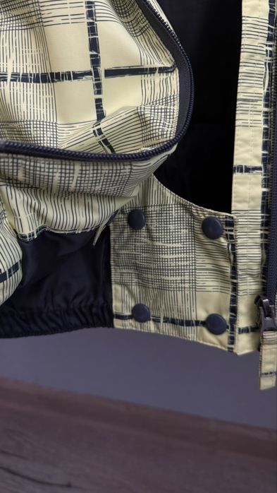 Куртка жіноча, спортивна, лижна , сніго та водонепроникна.