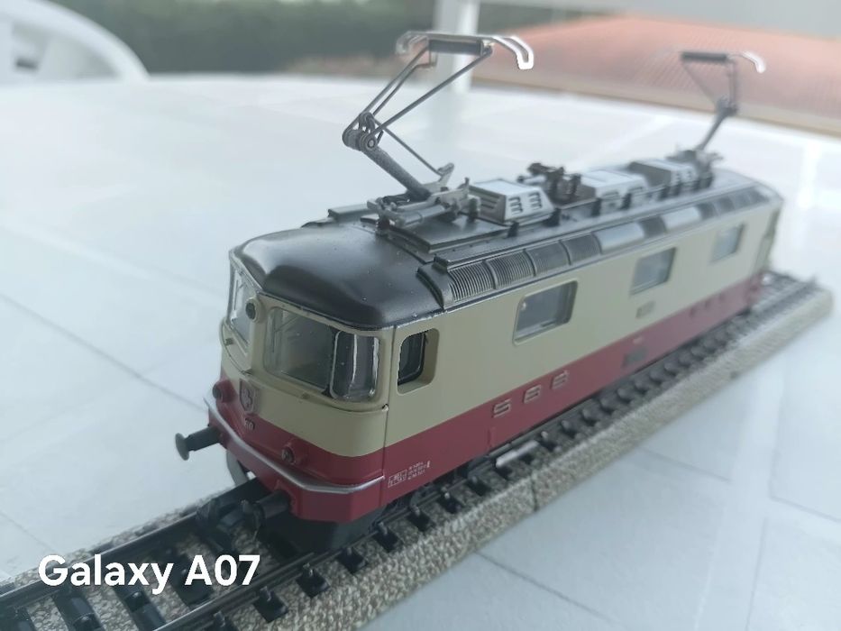 Locomotiva Marília nova rara com luzes troco.