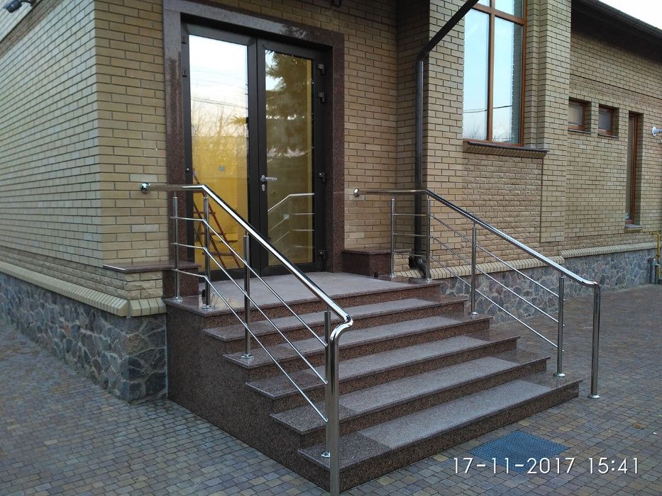 Ступени гранитные, мраморные. Индивидуальное изготовление.
