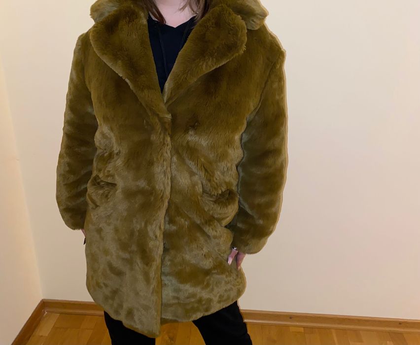 Шубка гірчичного кольору