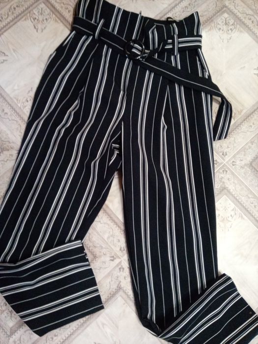 Брочні штани у полосу