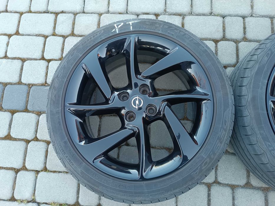 piękne felgi z oponami letnimi