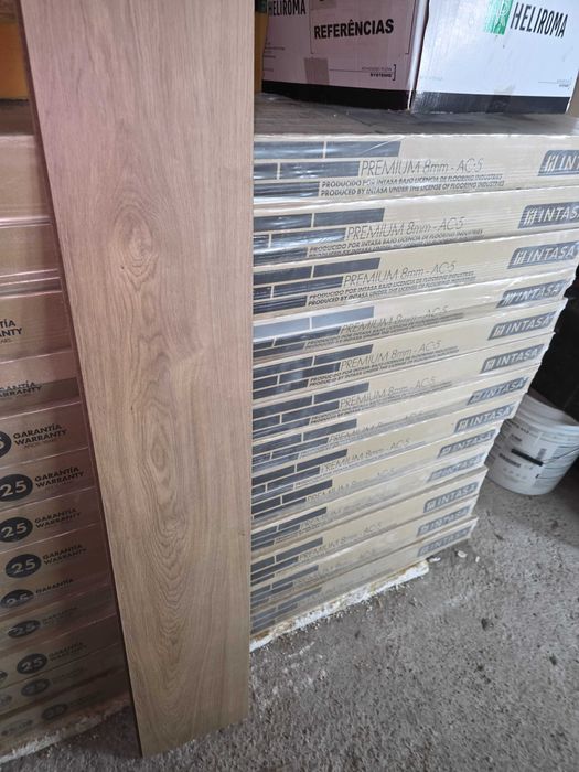 Vendo  parquet imitação carvalho
