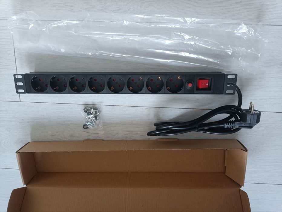 Блок розеток на 8 гнізд  16А 3500W 19" 1U, мережевий фільтр