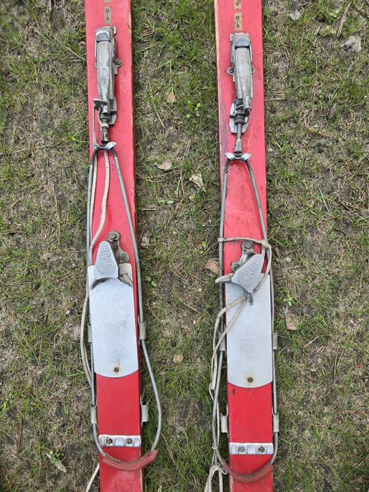 Stare narty drewniane 150 cm – retro PRL, dekoracja / kolekcja