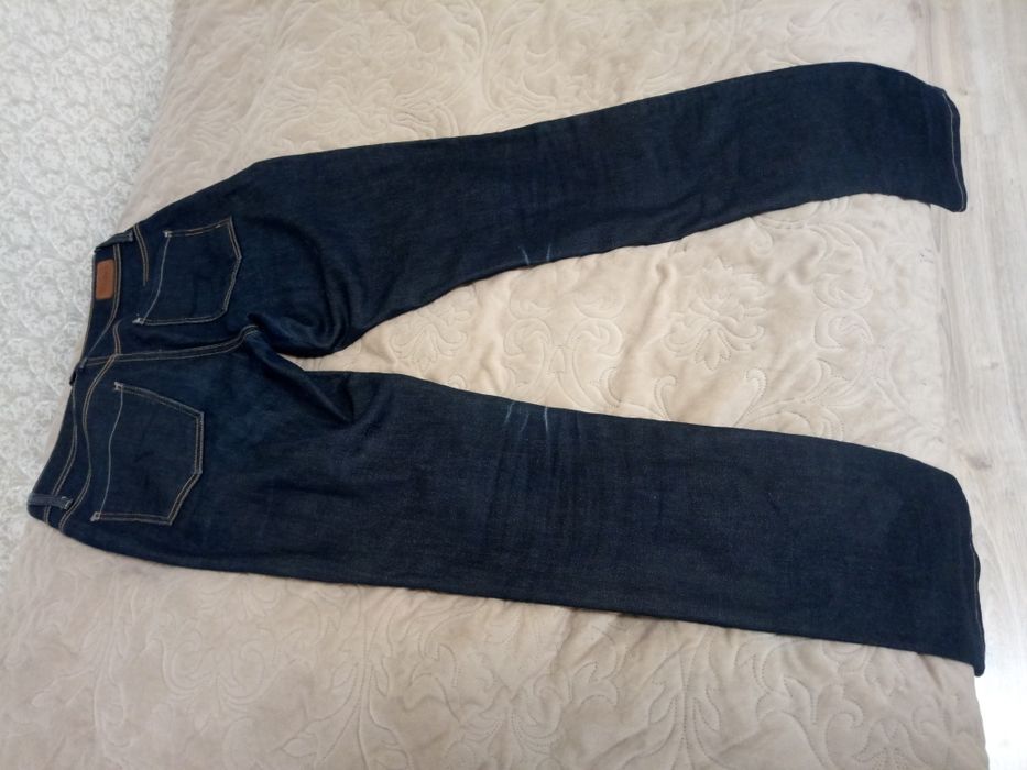 Красиві жіночі джинси