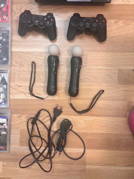 Play station PS3 Slim konsola, kable, 30+ gier, 2pady, 2 PS MOVE kamerka