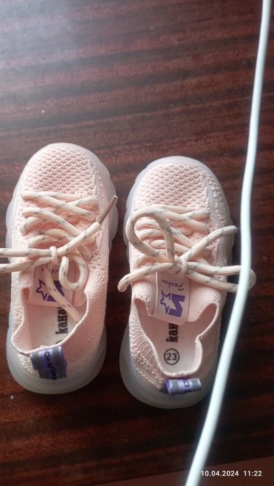 Продам  кросівки