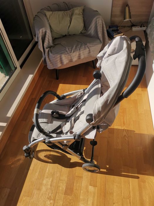 Carrinho Chicco, fácil de dobrar e arrumar