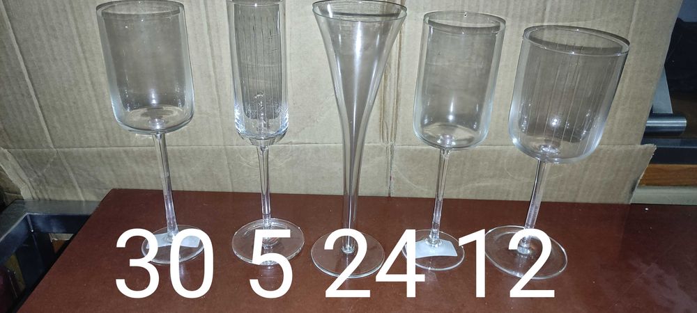 Vários copos de boa qualidade, nunca usados