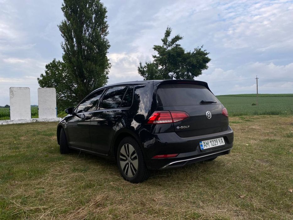 Продам Volkswagen e-Golf 2017