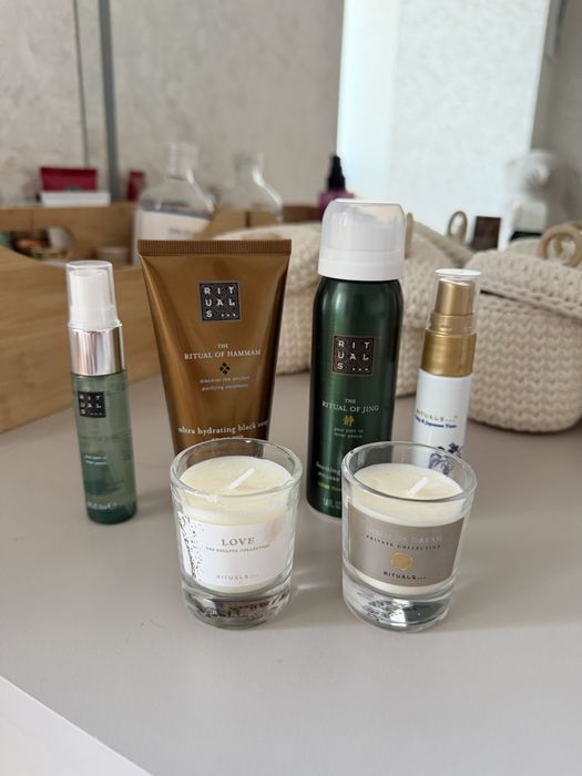 Набір від Рітуалс ( піна, крем гель, два міста для тіла, дві свічки)