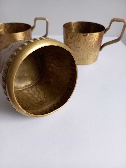 Mosiężne uchwyty koszyczki na szklanki cukiernica