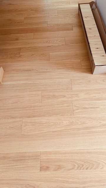 Sprzedam 4,7 m2 desek podłogowych warstwowych