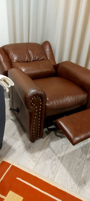 Poltrona relax em pele castanha