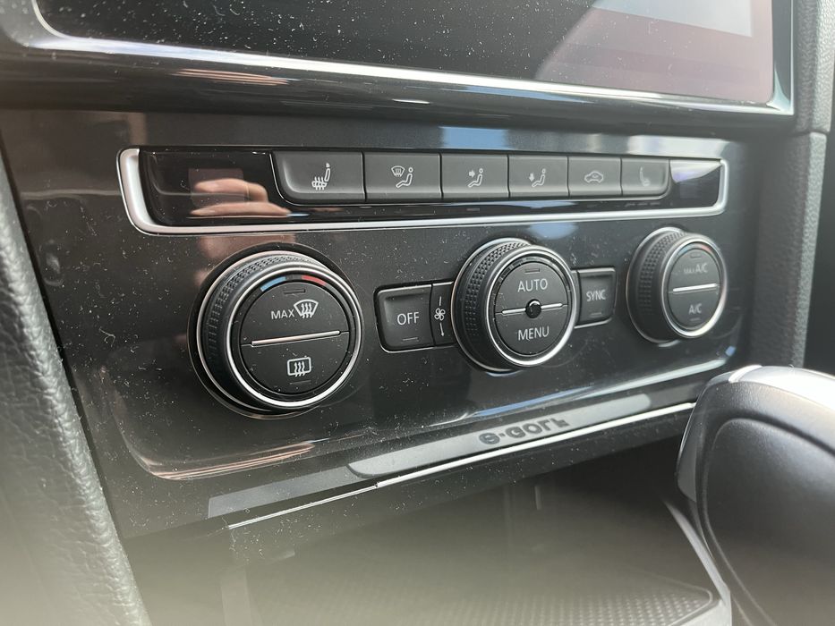 Volkswagen E-golf 35.8кВ