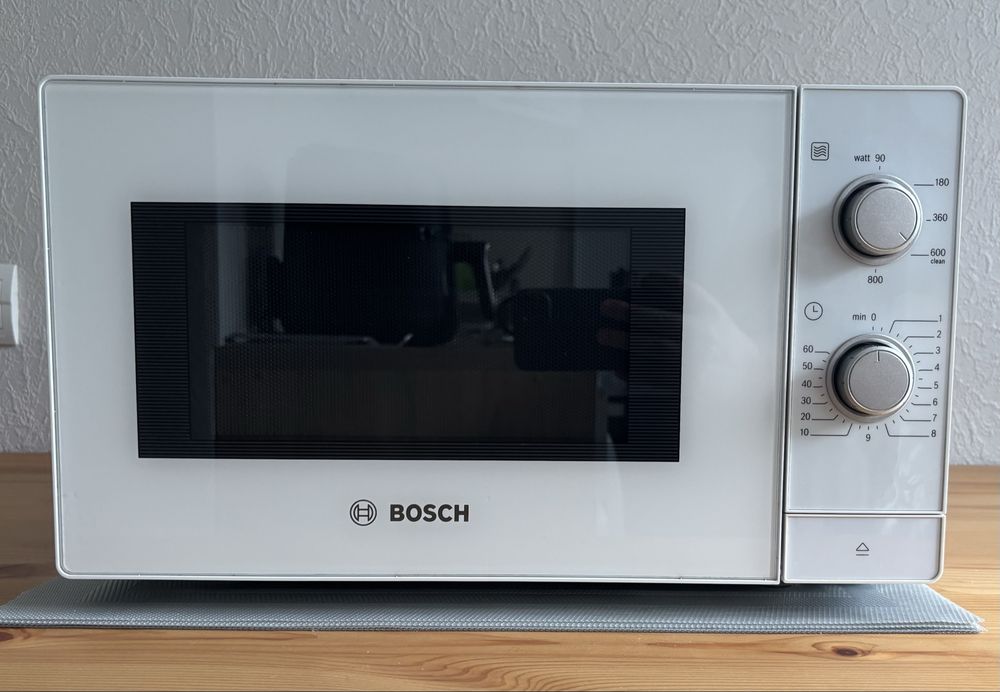 Мікрохвильова піч BOSCH FFL020MW0