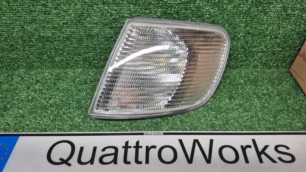 Pisca Farolim Frente Esquerdo Branco TYC Audi A6 C4 1994 a 1998 Ref. 4A0953049D - Novo