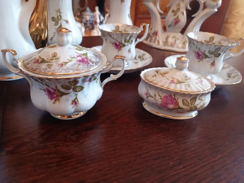 Porcelanowy zestaw kawowy CHODZIEŻ