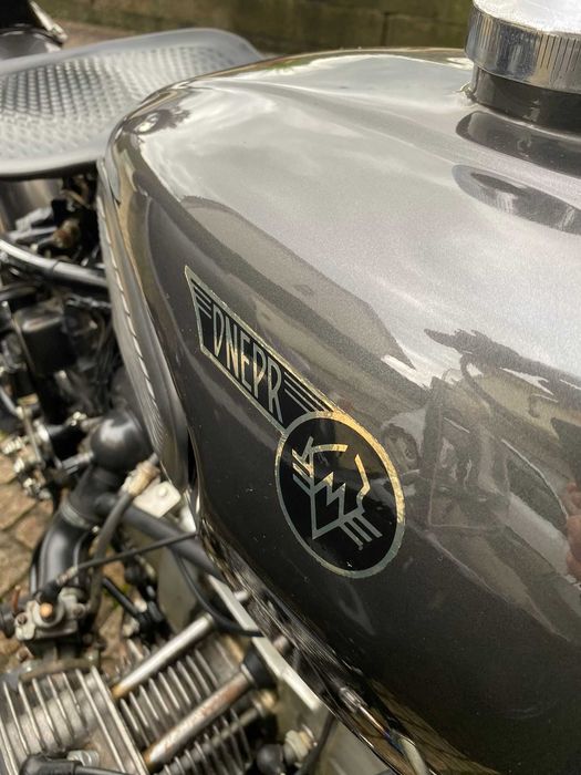 Dnepr mota clássica com sidecar