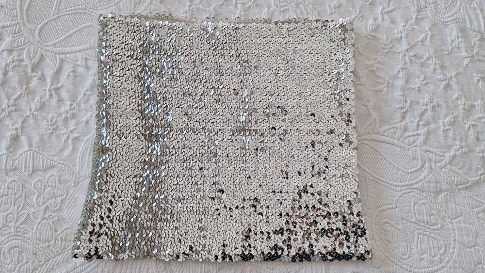 Top curto cai-cai de lantejoulas, marca Stradivarius, tamanho S