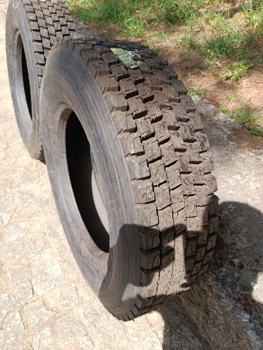 Vendo 2 Pneus novos 245/70.19.5