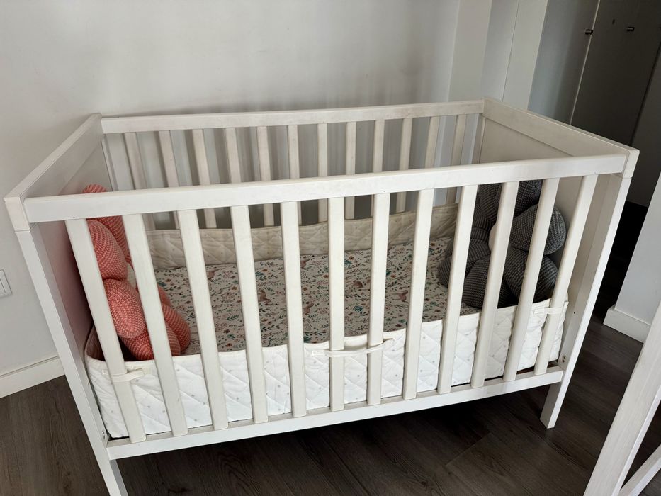 Berço branco ikea