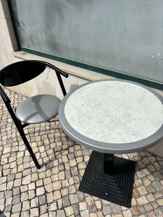 mesas rodundas de café