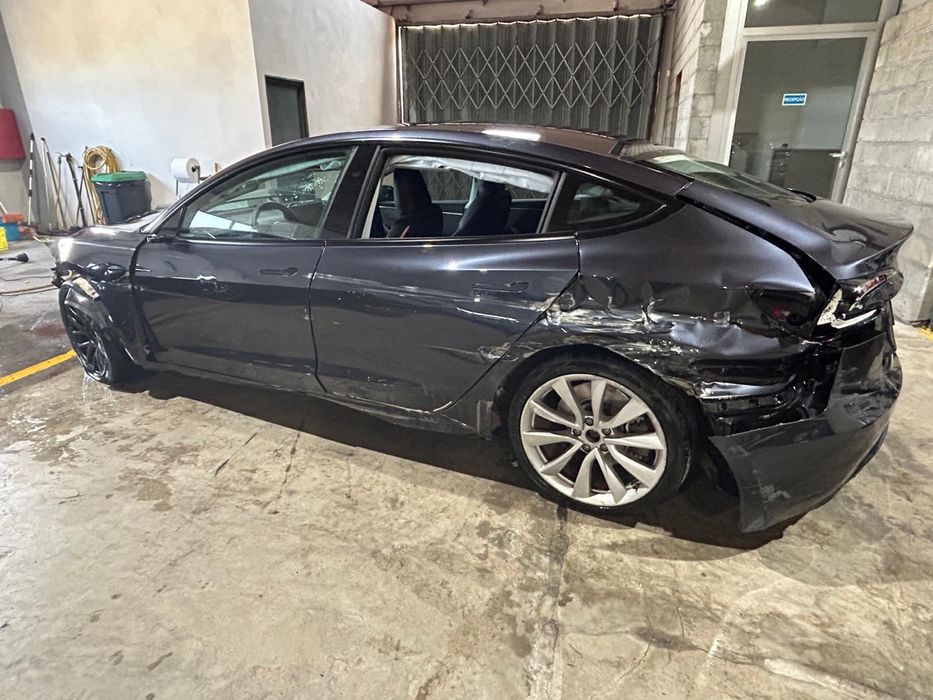 Tesla Model 3, 320CV, 2025