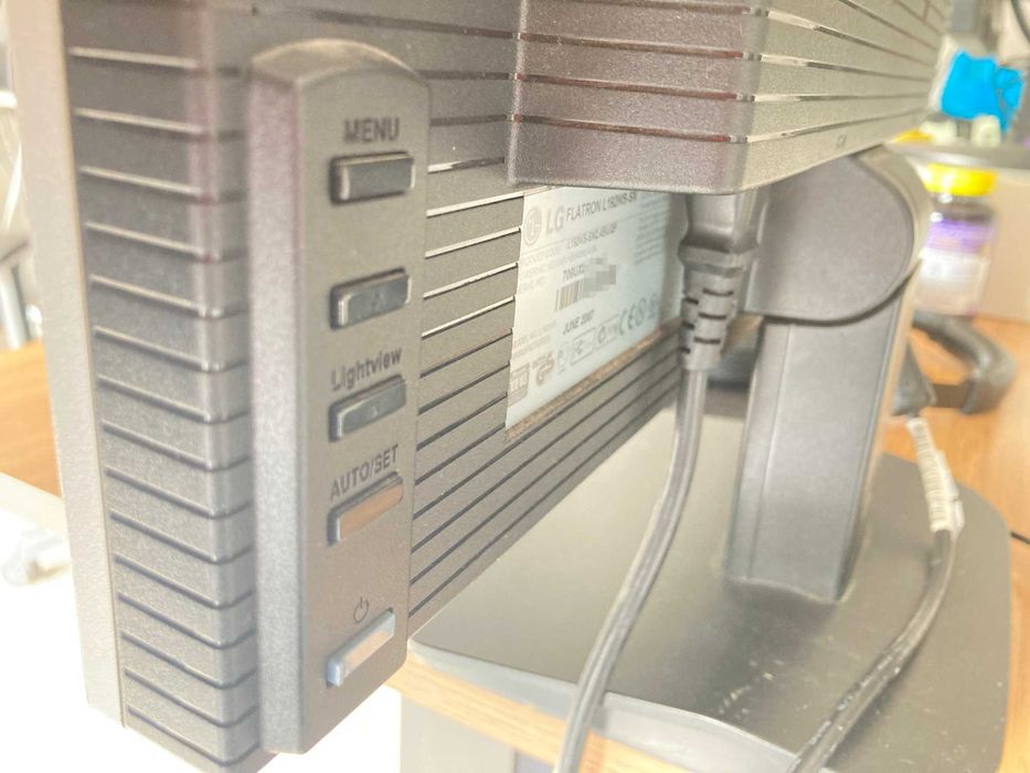 19" LCD Monitor with VGA – WXGA+ Resolution (1440x900/75Hz), VESA Mount Compatible – Good Condition!64550306682753122