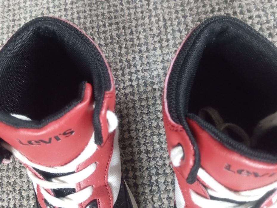 Buty unisex sneakersy sportowe marki Levis Levi's  r.39