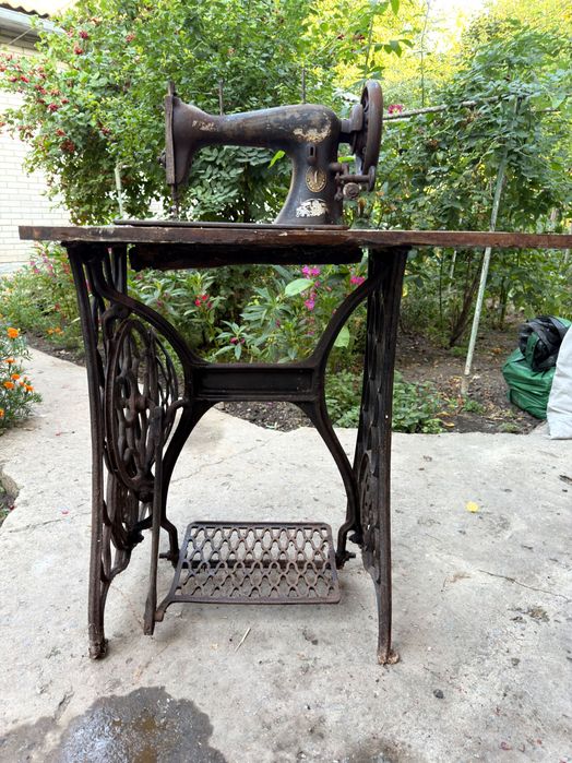 Старовинна швейна машинка Singer 15K, 1905 рік, ножна