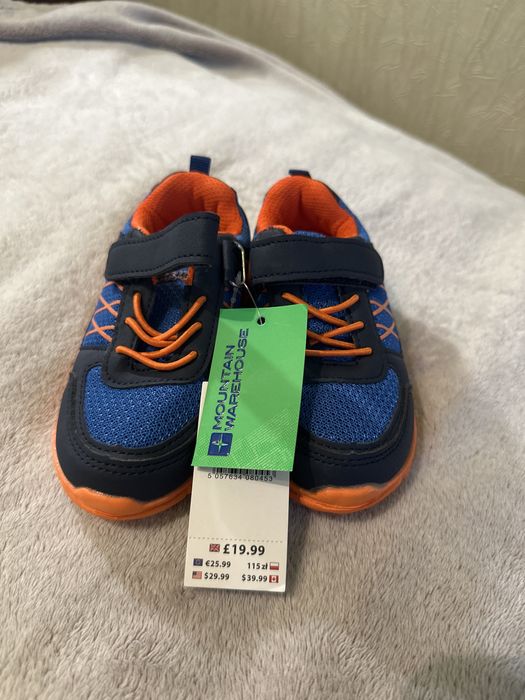 новые детские кроссовки