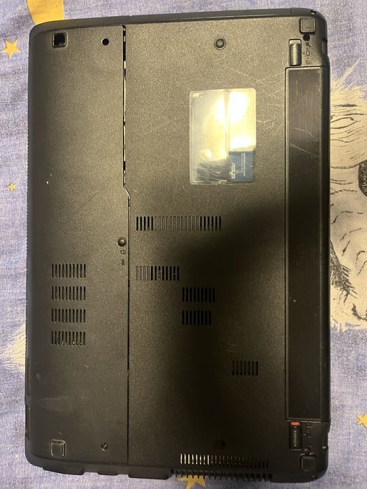 Laptop Asus dzialajcy bez dysku i ramu