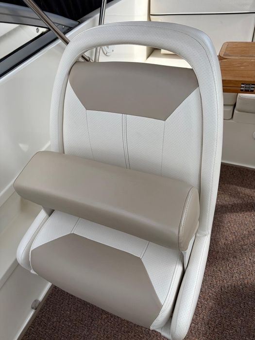 Łódź motorowa Bayliner 642 CUDDY w zestawie z przyczepa