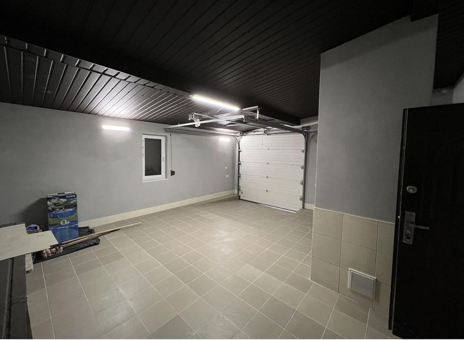 Будинок з гаражем с. Вислобоки, 13 км від Львова