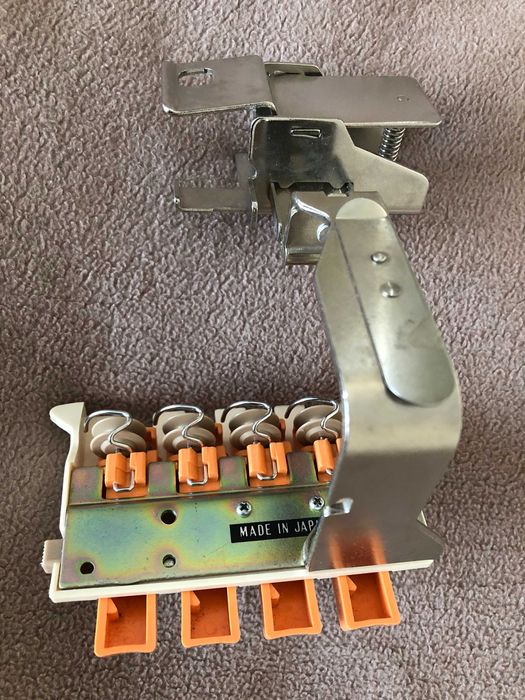 Brother KHC-820A однофонтурний змінювач кольору для в'язальних машин