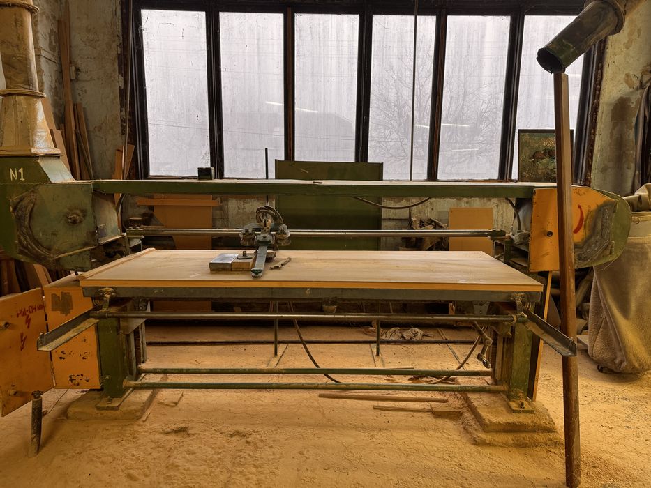 Розпродаж деревообробного обладнання меблевої фабрики