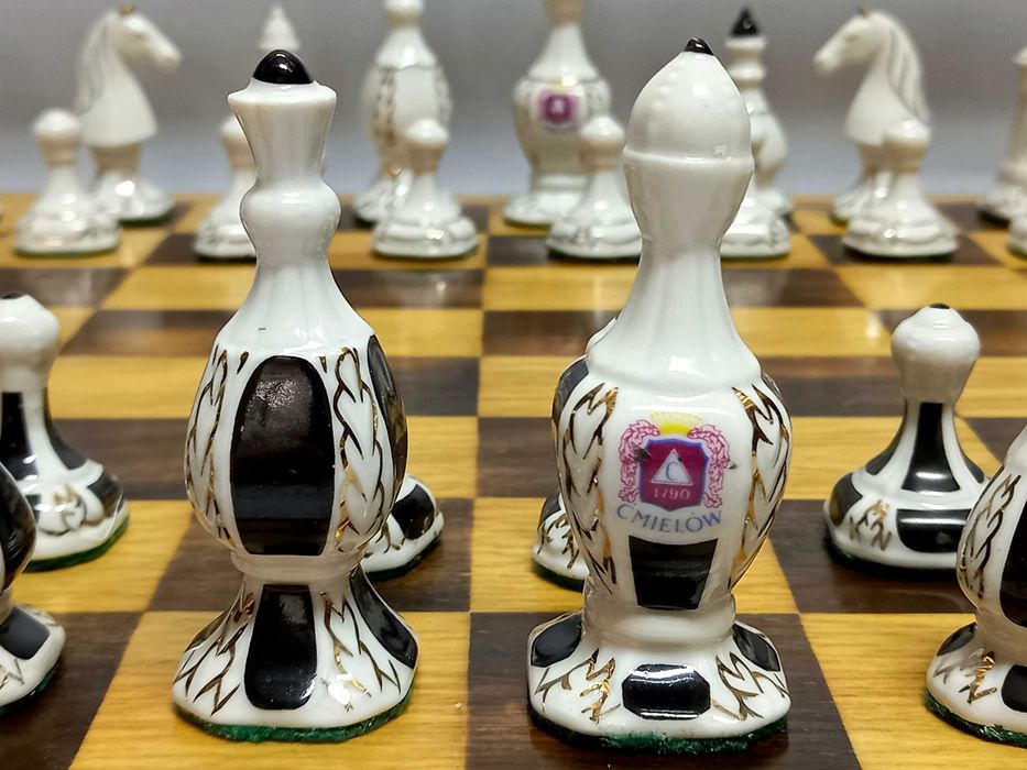 Porcelanowe szachy, Ćmielów