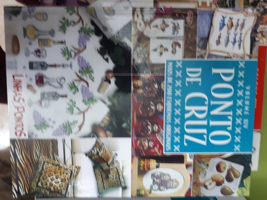 Livro ponto cruz cada 25€