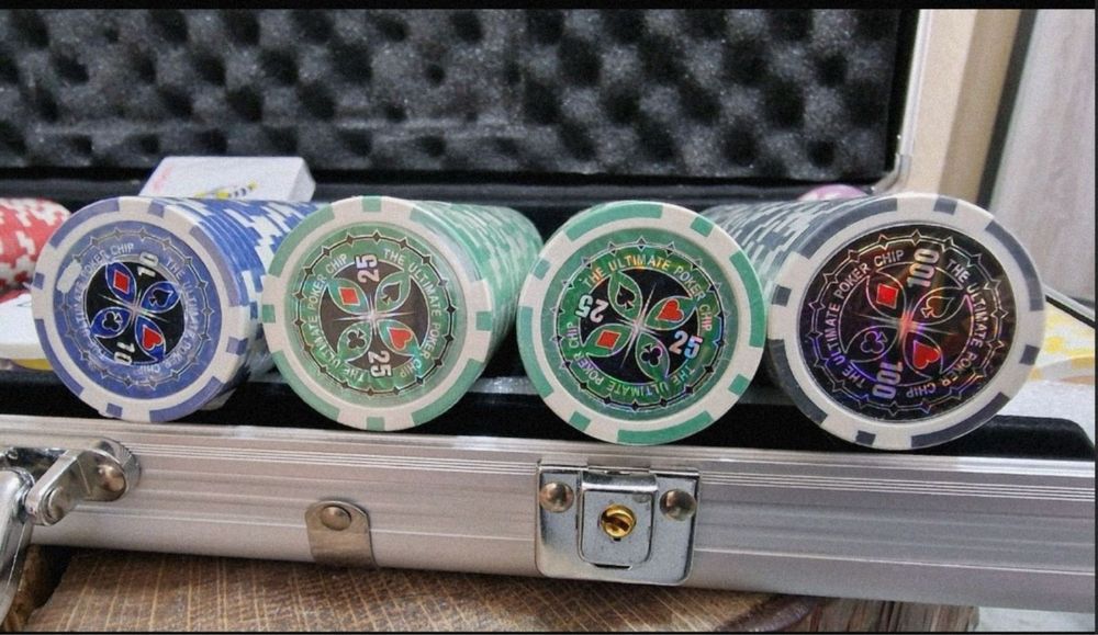 Покер - набір з 500 фішок у валізі HQ