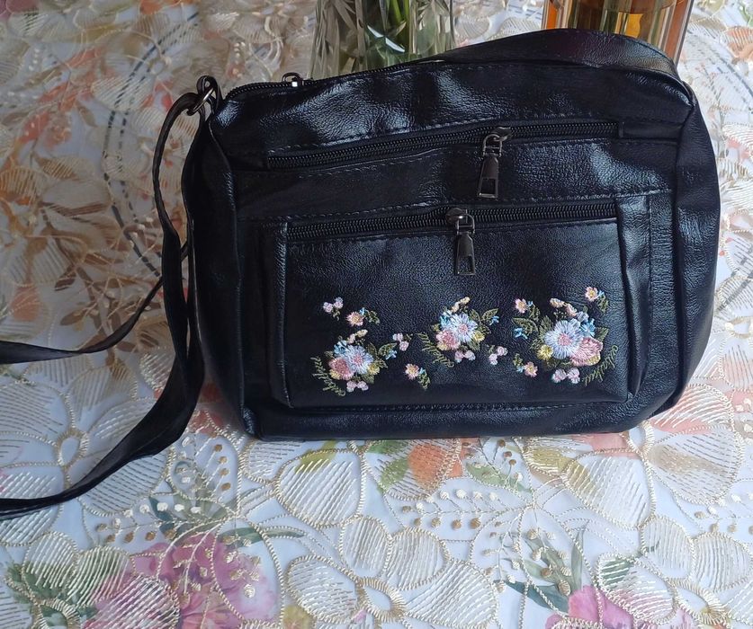 Śliczna nowa torebka na ramię