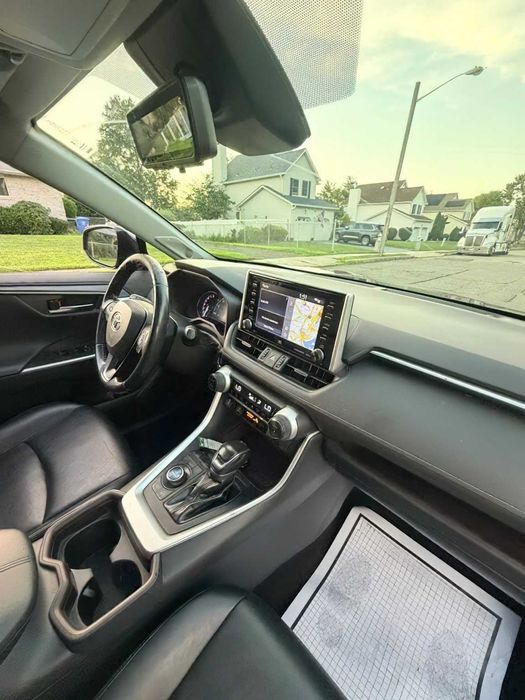 Toyota RAV4 Limited      2019