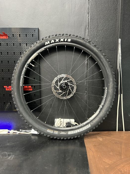 Koło bontrager 27.5 przód 110x15