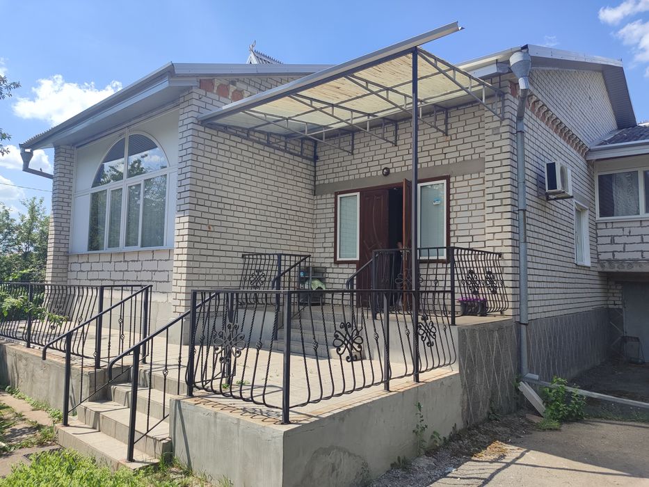 Продаж двоповерхового будинку в селі Голубівка Самарівського району