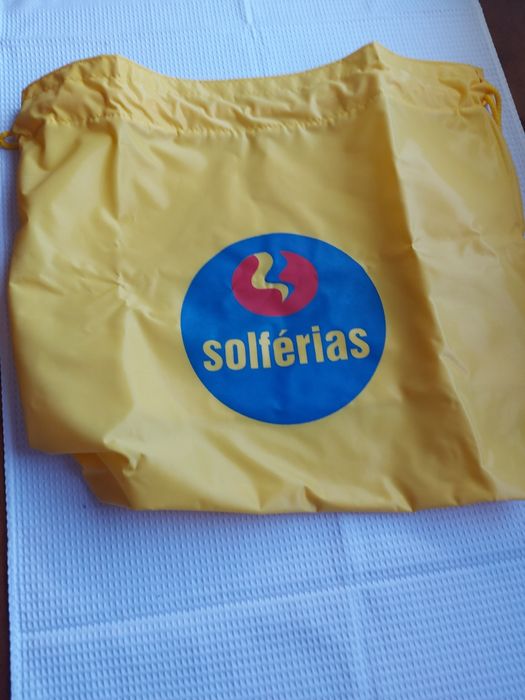 Mochila / Saco Impermeável da Solférias, Amarelo.