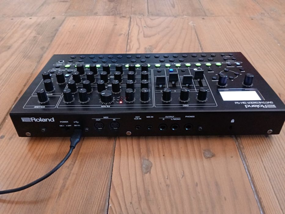 Sintetizador Roland SH-4d