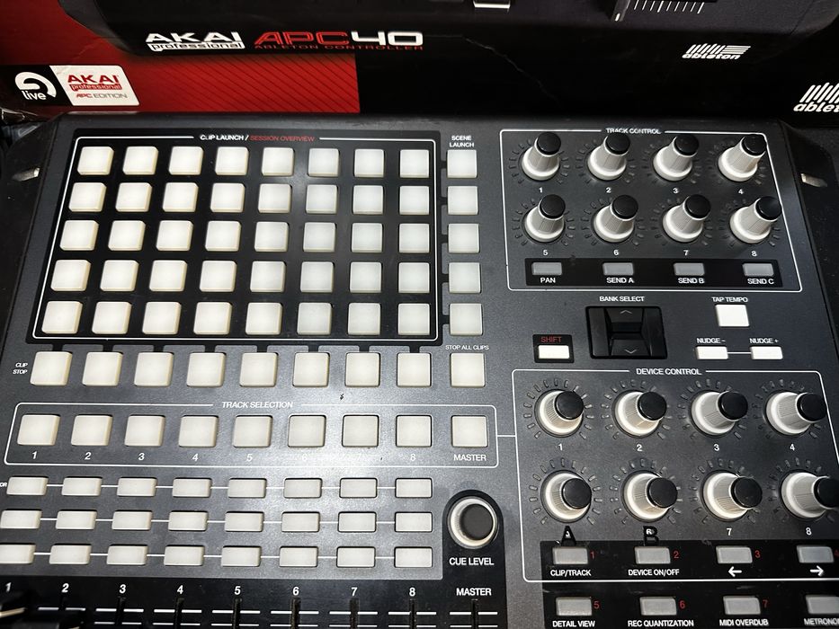 Akai APC 40 kontroler MIDI VJ Ableton Metal