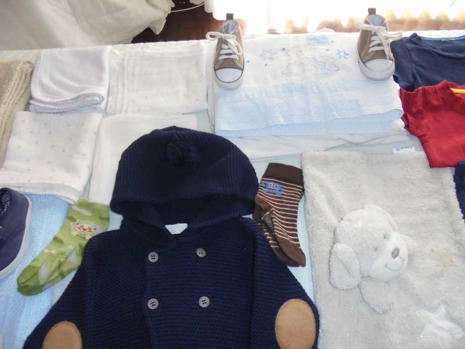 lote de roupa de menino bebé os sapatos novos