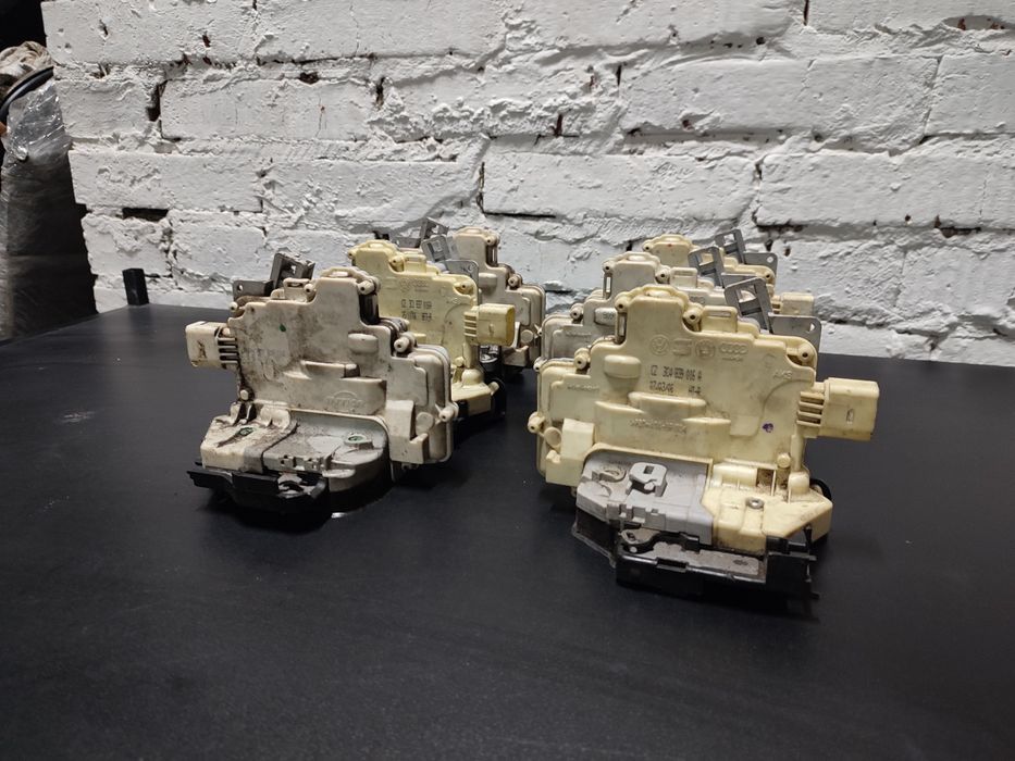 Замок дверей Пассат б6 б7 Октавія А5 Гольф 6 5  замок двери Passat b6